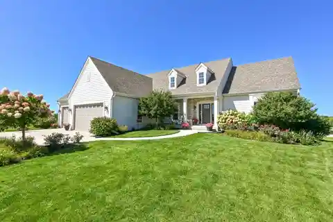 Lovely Ranch Home in Fox Lake Village