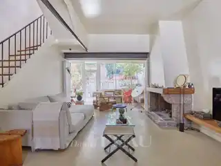 Delightful Property Steps to the Mediterranean