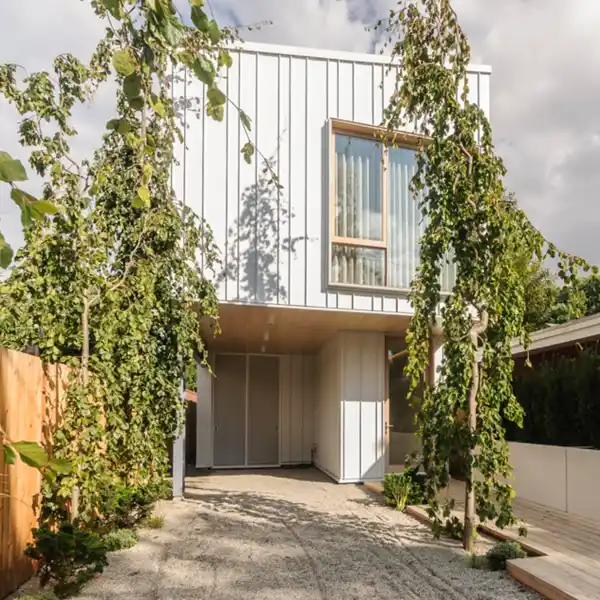 ARCHITECT-DESIGNED MAGAZINE WORTHY MODERN SANCTUARY