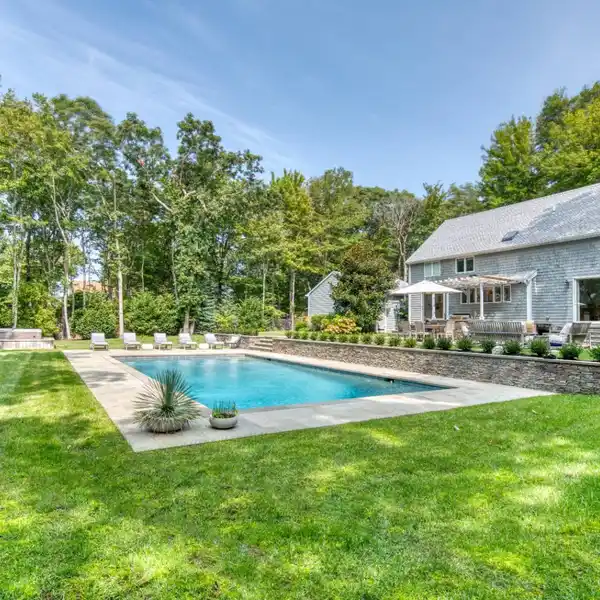FANTASTIC CONTEMPORARY RENTAL HOME A FEW BLOCKS TO THE BEACH