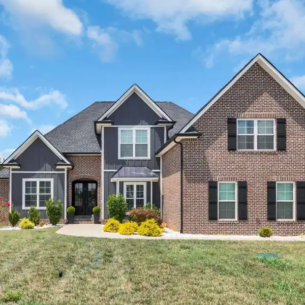 MODERN ELEGANCE WITH ENDLESS SPACE