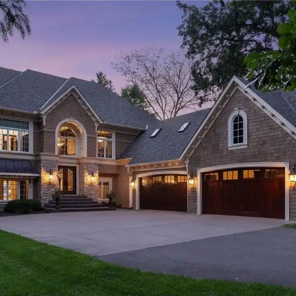 SPECTACULAR HOME ON LAKE PULASKI