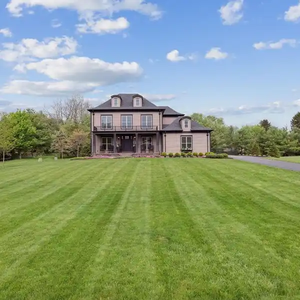 CUSTOM HOME IN DESIRABLE DARBY BRAESIDE