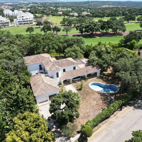 SPECTACULAR VILLA OFFERING GENEROUS SPACE AND IMPRESSIVE VIEWS