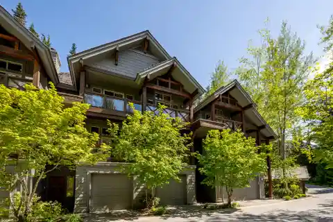 Ski-Access and Spacious Open-Plan Living