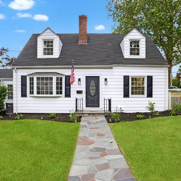 PRESTIGIOUS CORNER CAPE COLONIAL