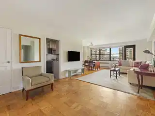 Luxurious Home in Coveted Lincoln Towers