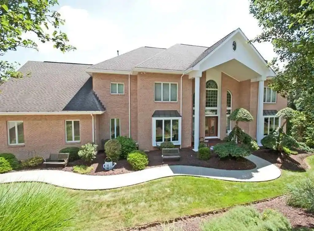 Entertainer's Dream Home in a Prime Location