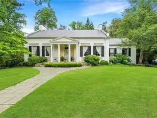 Timeless 1930s Elegance with Modern Touches