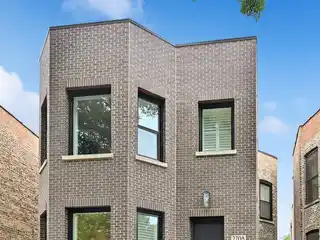 Elevated Living in the Heart of Logan Square