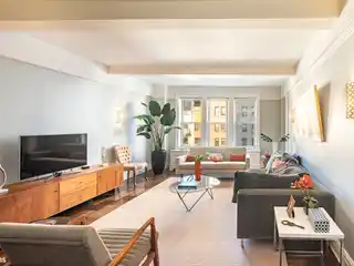 Renovated Classic 7 Right off Central Park