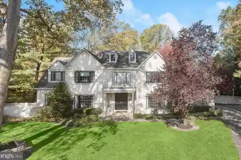 Timeless Colonial with Palladian Windows & Built-Ins Throughout