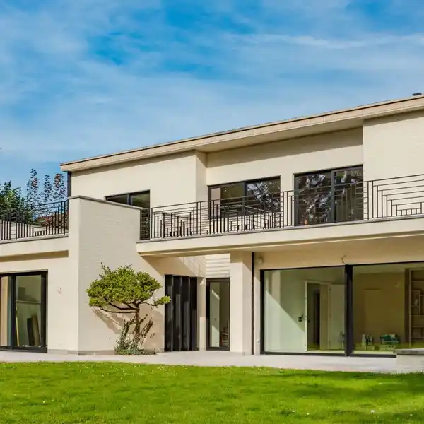 RARE PROPERTY IN A SUPERB GREEN ENVIRONMENT