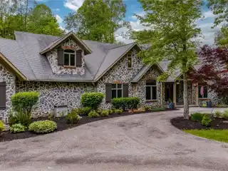 Mountain Modern Masterpiece on Private 3+ Acres
