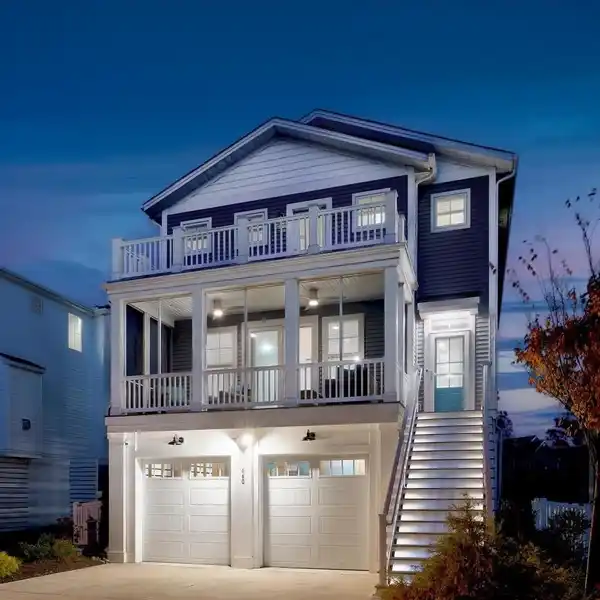 STUNNING COASTAL HAVEN EMBODIES THE ESSENCE OF MODERN LUXURY LIVING