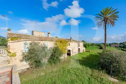 Beautiful Mallorcan Property with Large Plot of Land Near Selva