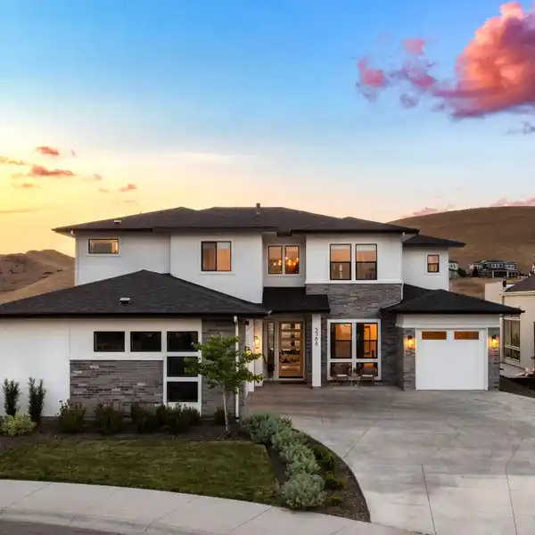 ARCHITECTURAL ELEGANCE MEETS NATURE