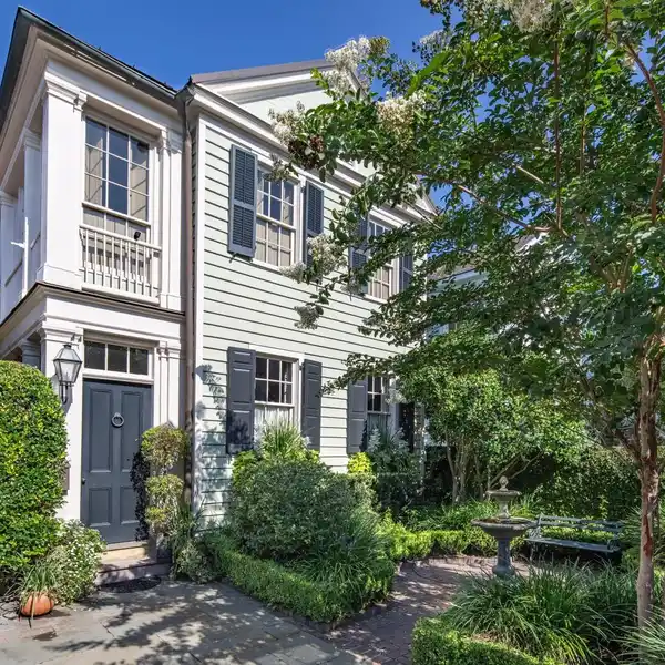 BEAUTIFULLY RESTORED CHARLESTON SINGLE STYLE HOME