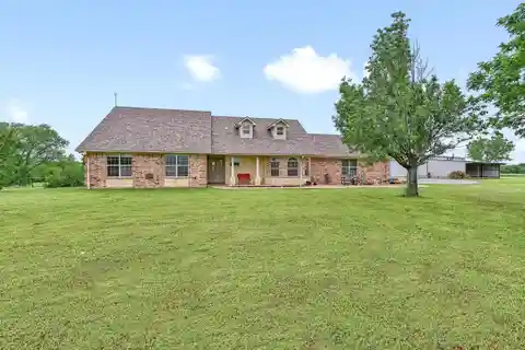 Country Retreat on Sprawling Acreage