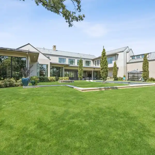 CONTEMPORARY MASTERPIECE IN PRESTIGIOUS QUAIL HOLLOW