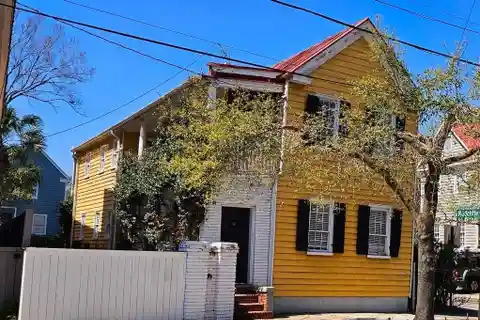 Versatile Six Bedroom Property