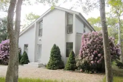 CONVENIENTLY LOCATED HOME FOR RENT