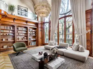 Remarkable Apartment in a Private Mansion