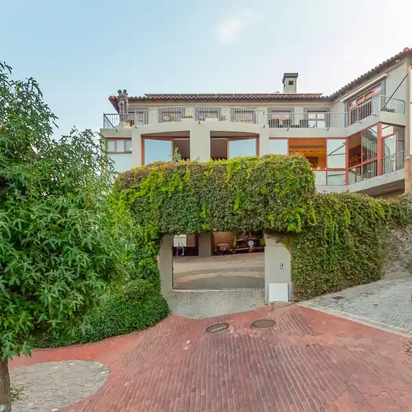 ICONIC WATERKLOOF VILLAGE VILLA WITH SPECTACULAR VIEWS