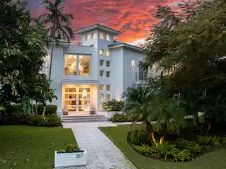 Elevated Position in Olde Naples