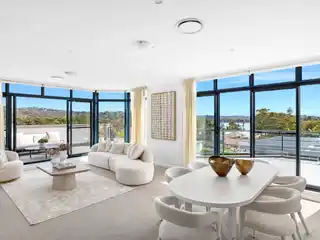 Oversized Top-Floor Apartment