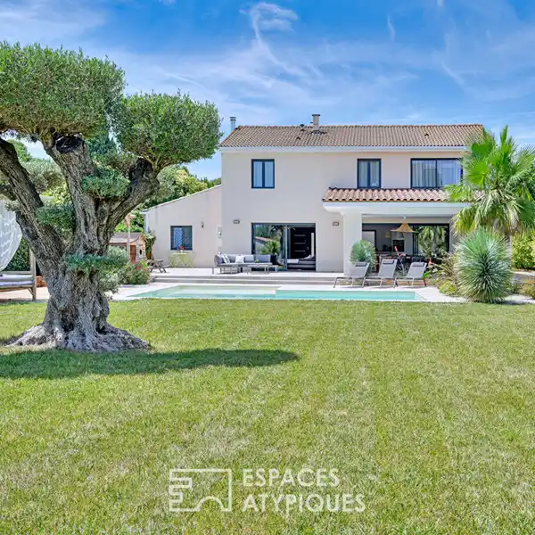 ELEGANT AND REFINED VILLA IN A POPULAR LOCATION