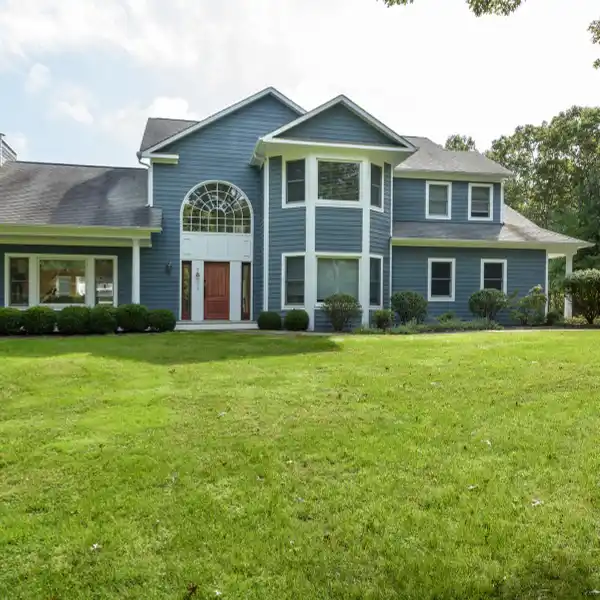 BEAUTIFULLY RENOVATED RENTAL HOME ON A QUIET CUL-DE-SAC