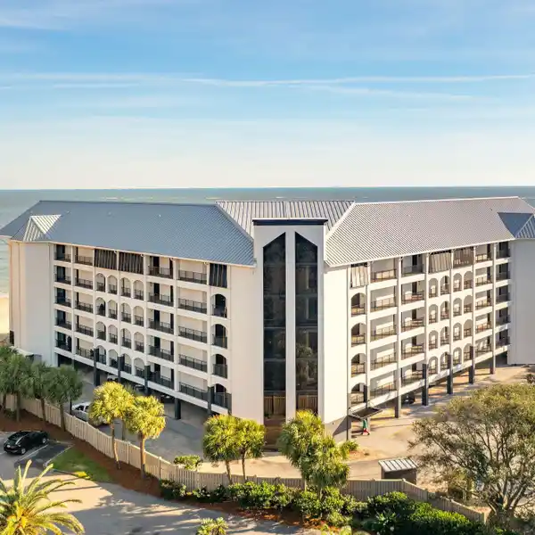 EXQUISITE OCEANFRONT PENTHOUSE