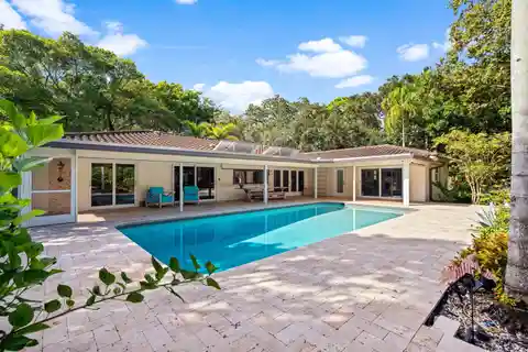 Old Floresta Elegance with Spa Suite and Saline Pool