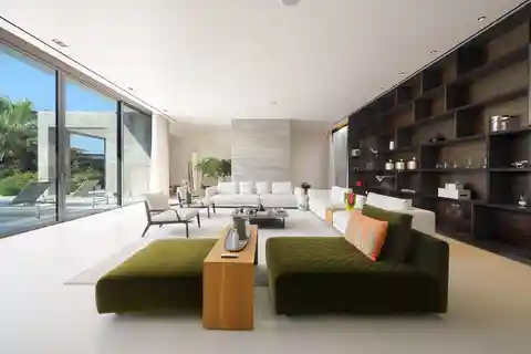 Stunning Custom Built Contemporary Villa