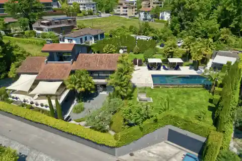 Spacious Modern Villa with Pool
