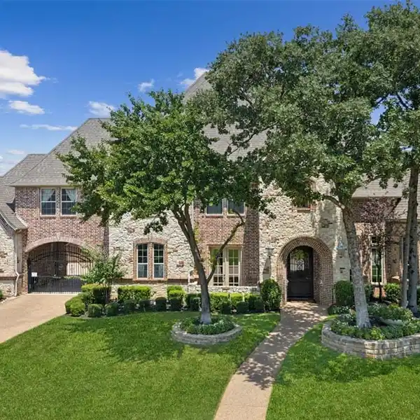 GORGEOUS TRADITIONAL ESTATE IN TROPHY CLUB