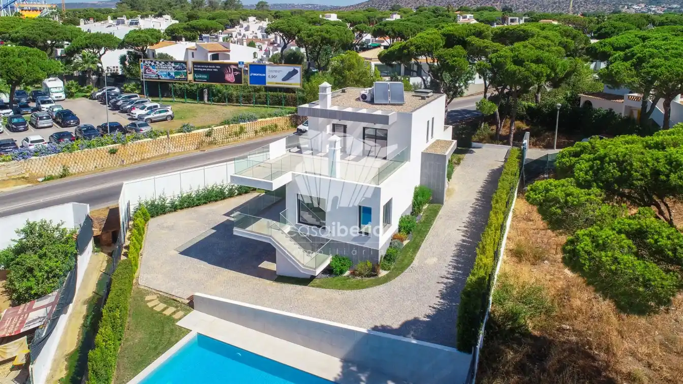 Modern Architecturally Designed Villa in Quarteira