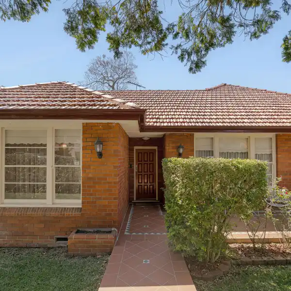 WARM AND INVITING TRADITIONAL SINGLE-LEVEL RESIDENCE