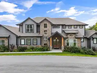 Luxury Living in the Summit