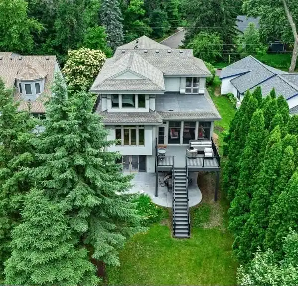 RARELY AVAILABLE LAKEFRONT OPPORTUNITY ON PARK AVENUE