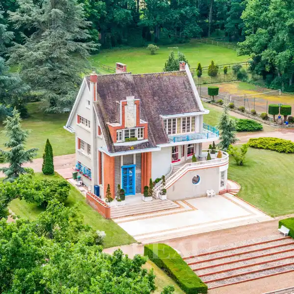 UNIQUE VILLA IN A SERENE SETTING