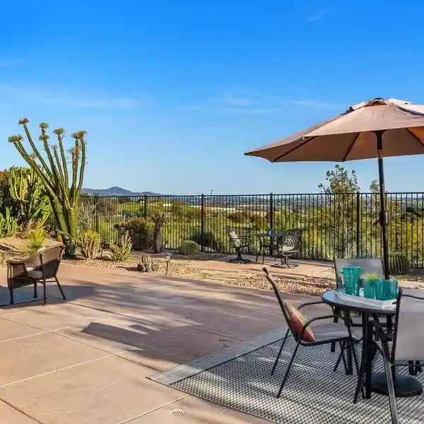 SPACIOUS GOLF COURSE PROPERTY