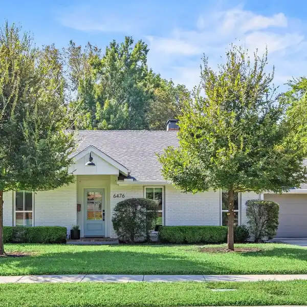 CHARMING CREEKSIDE RETREAT WITH DESIGNER FINISHES, AND BREATHTAKING VIEWS