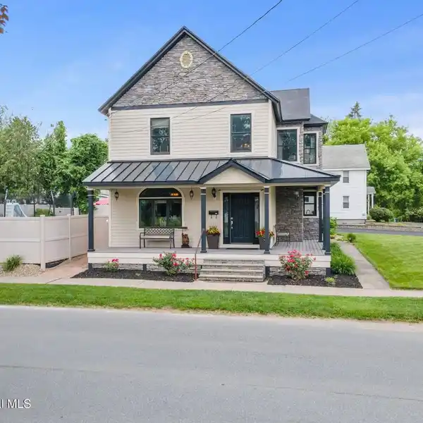 COMPLETELY REMODELED BEAUTY