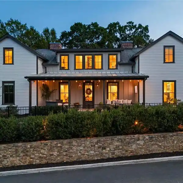 SOPHISTICATED RESIDENCE IN THE HISTORIC MILL DISTRICT