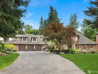 Luxury English Hill Premier Estate