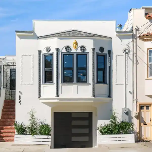 THE PINNACLE OF SAN FRANCISCO LIVING