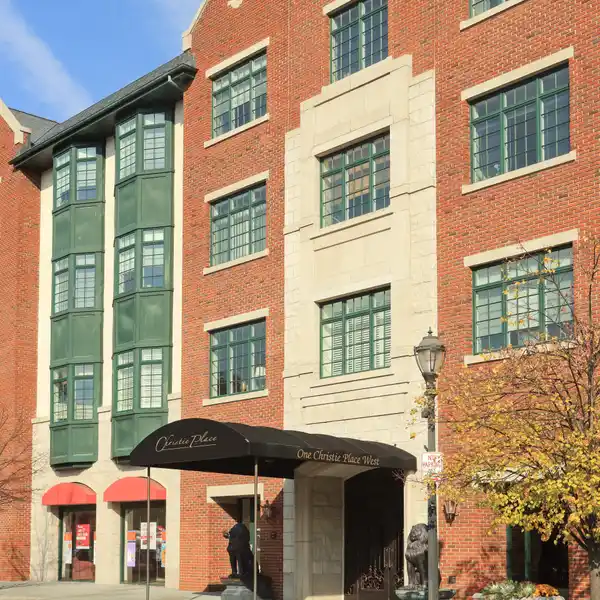 ELEGANT TOP-FLOOR CORNER UNIT