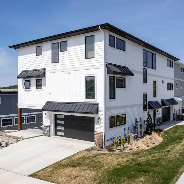 EXPANSIVE AND ELEGANTLY APPOINTED CONDO IN DOWNTOWN GRAND HAVEN
